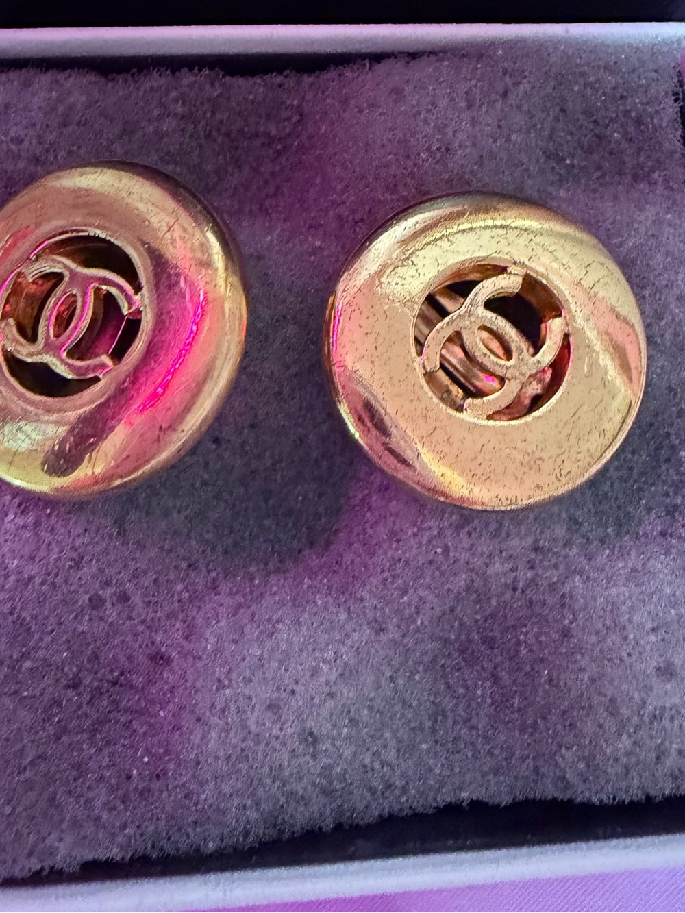 CHANEL Gold Round CC Logo Clip-On Earrings - Picture 4 of 5